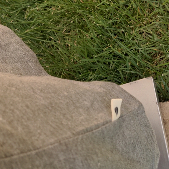 Basic v-neck t-shirt - Picture 3 of 3